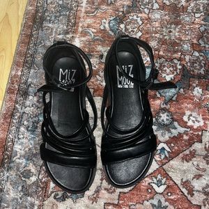 NWOT Miz Mooz Katrice Strappy Mini Wedge athleisure minimal leather sandals 36